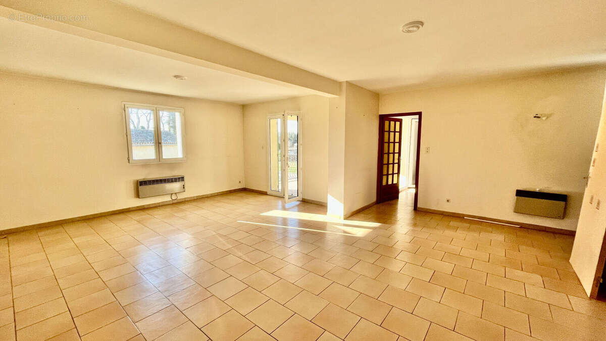 Appartement T3 de 95 m2 avec deux garages et un jardinet - photo 3