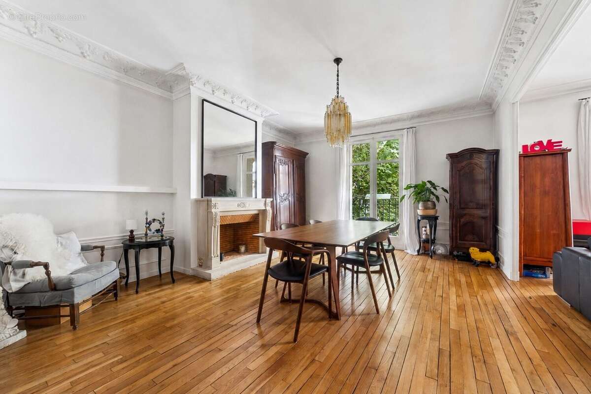 Appartement à PARIS-16E