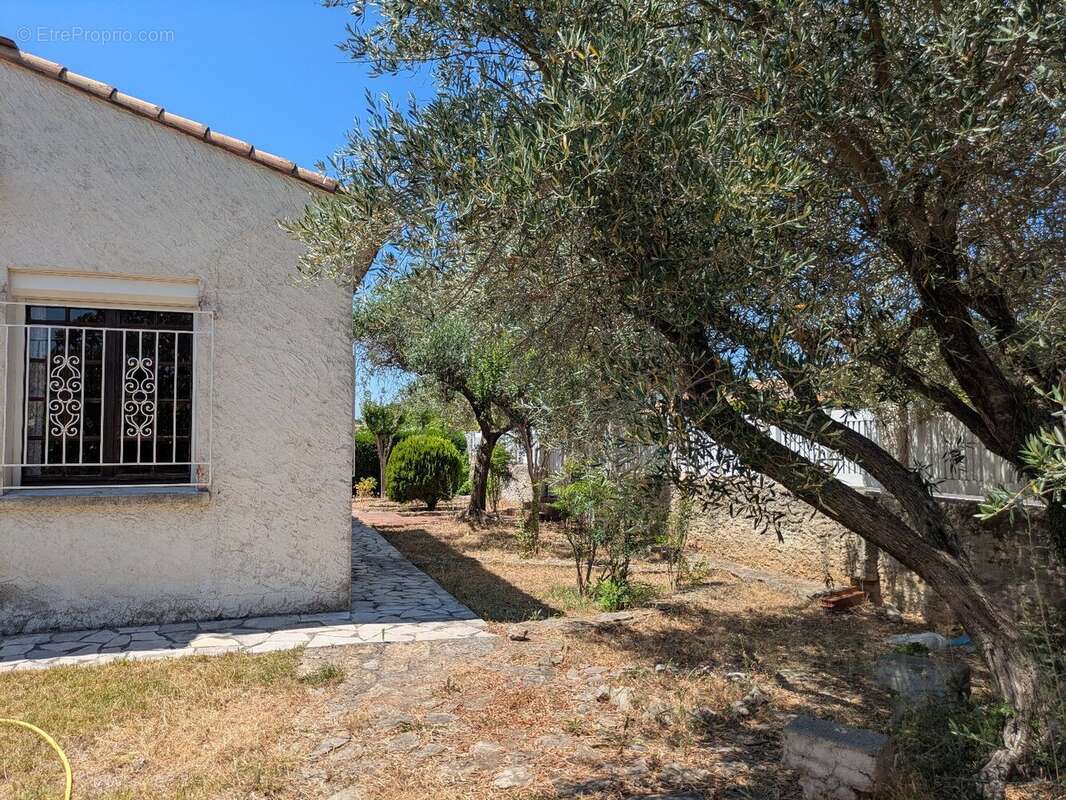 Maison à SAINT-BRES