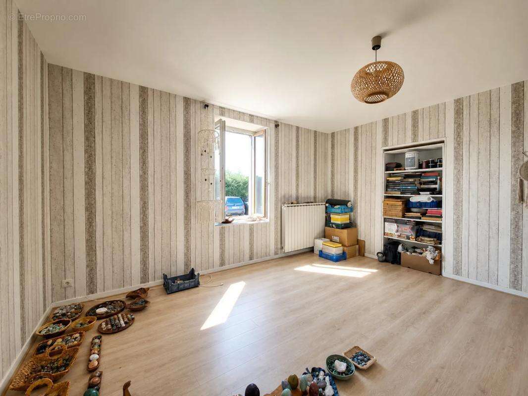 Maison avec dépendance sur 6000m2 de terrain - photo 9