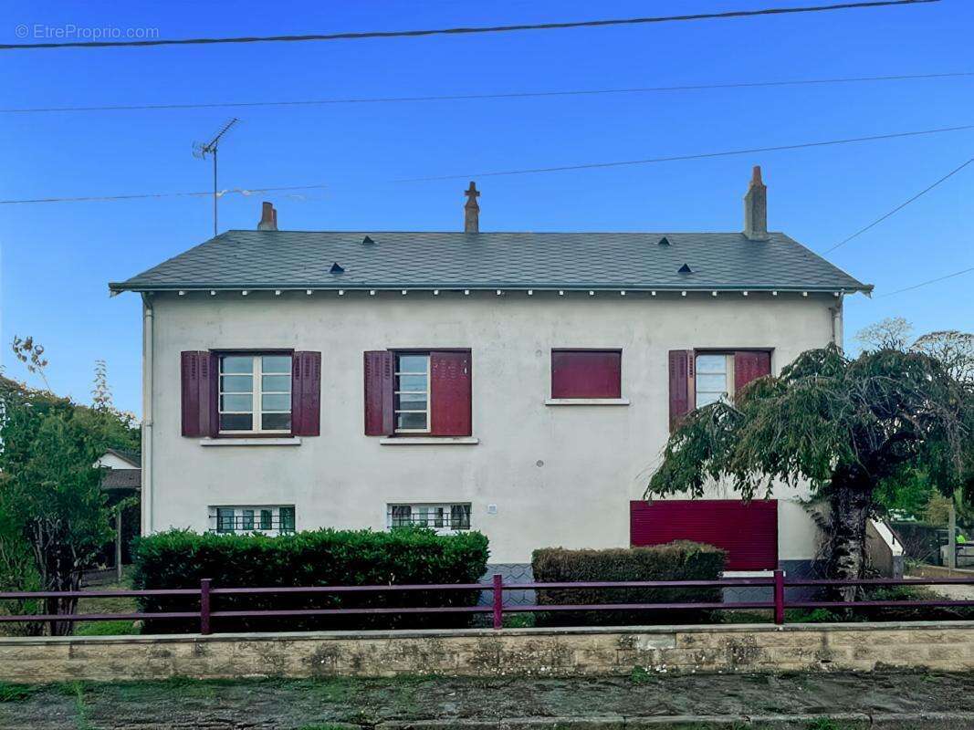 Grande maison familiale avec dépendances et terrain clos. Saint-Aout - photo 3
