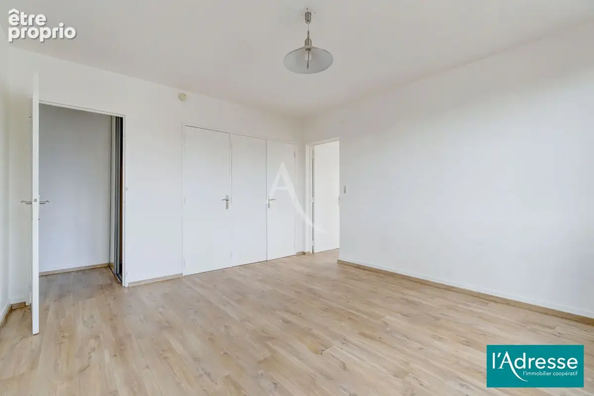 Reims Jard - T2 57 m² lumineux, ascenseur, box et parking - photo 3
