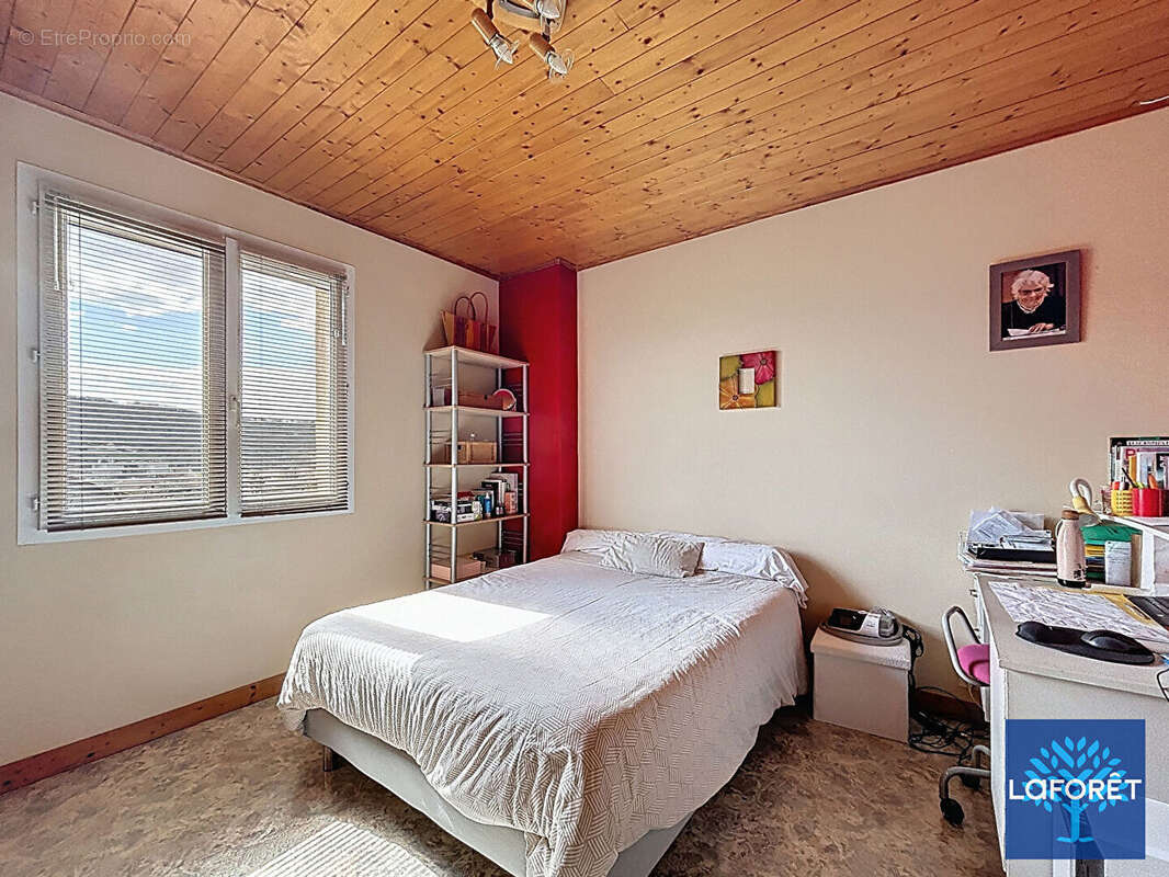 Maison à BRIVES-CHARENSAC