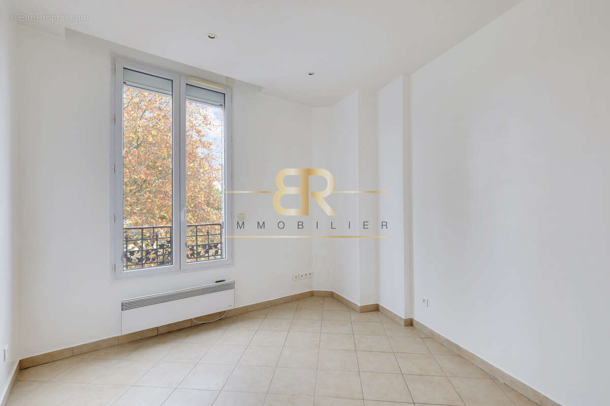 Appartement à LES LILAS