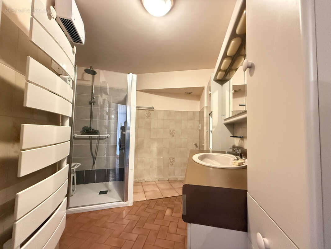 Grand T3 lumineux avec balcon, garage et cave au cœur d’Amélie-les-Bains - photo 7
