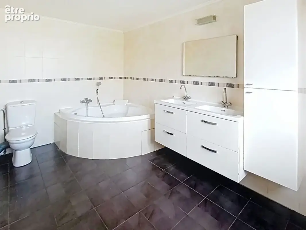 LIVRY-GARGAN limite Pavillons, Maison 126 m², 4 chambres, 4 stationnements + atelier - photo 11