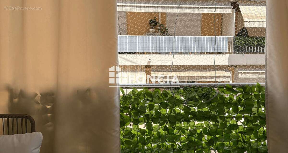 Cannes la bocca centre - grand studio de 36 m2 avec loggia et parking- residence central square - photo 8