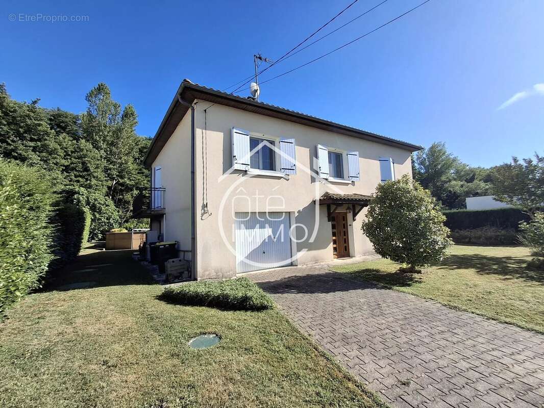 Maison à COURS-DE-PILE