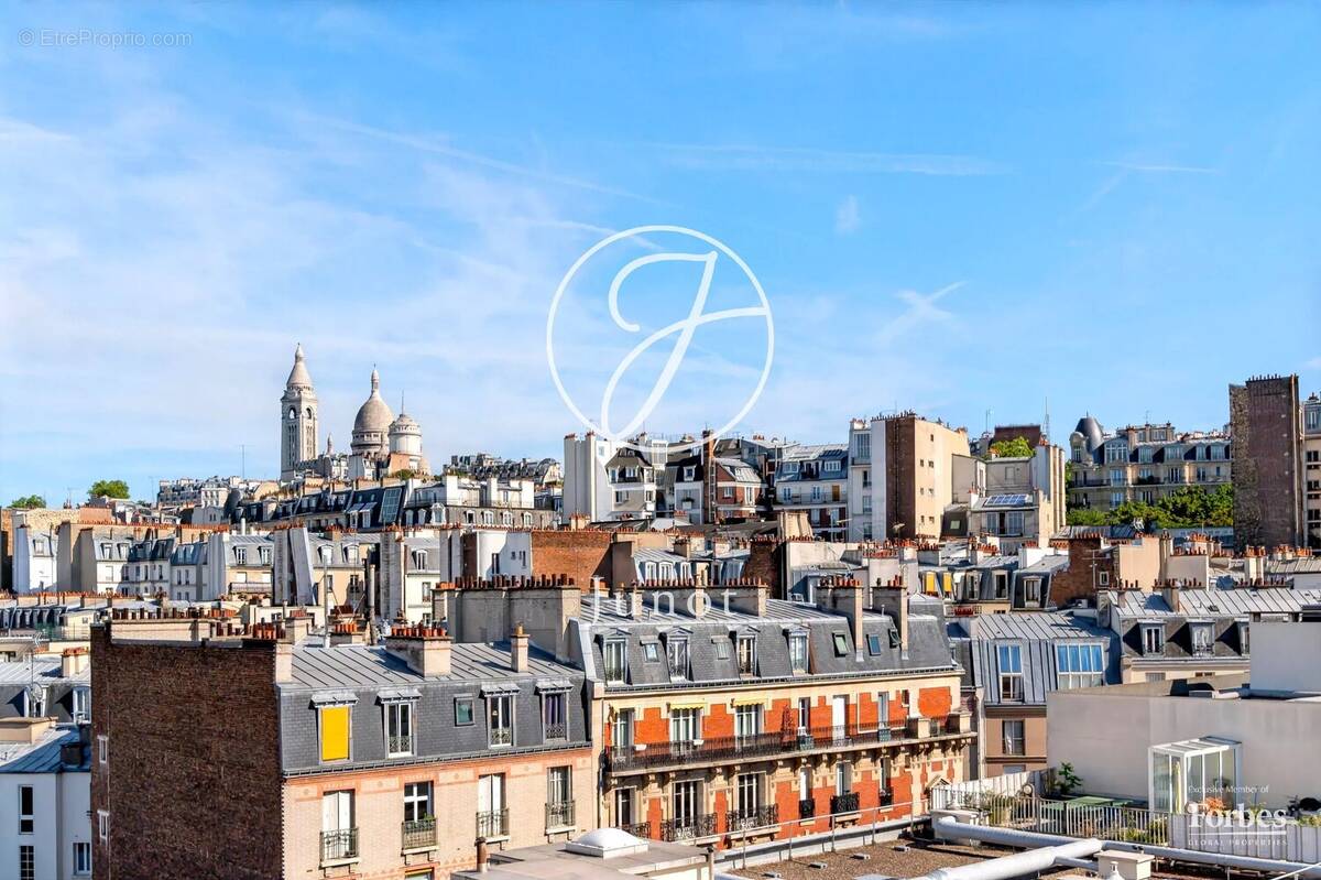 Paris 18e - MARCADET / LAMARCK - Appartement - 3 pièces - 80,03m² Carrez - 2 chambres -  Terrasse et 2 balcons de 29m² - Dernier - photo 2