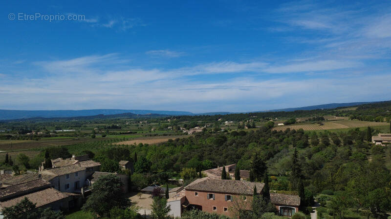 Terrain à SAINT-SATURNIN-LES-APT