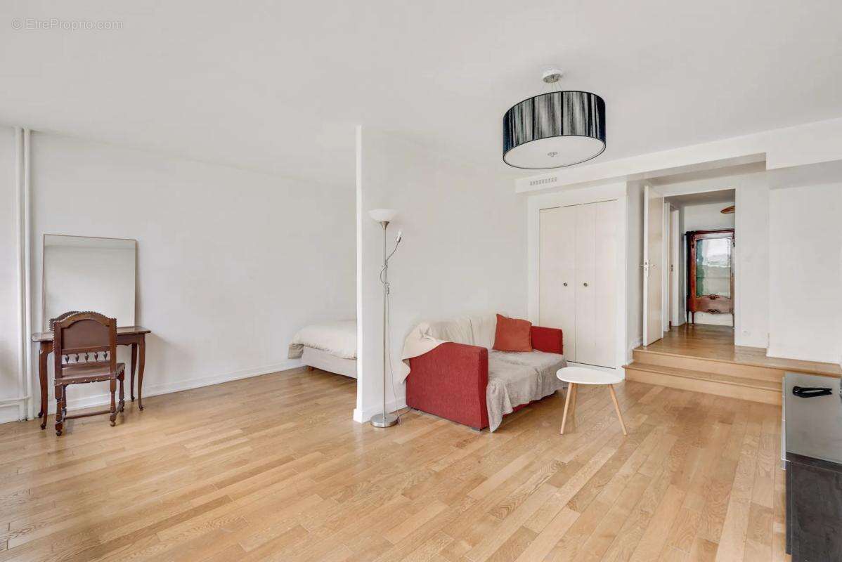 Appartement à PARIS-14E