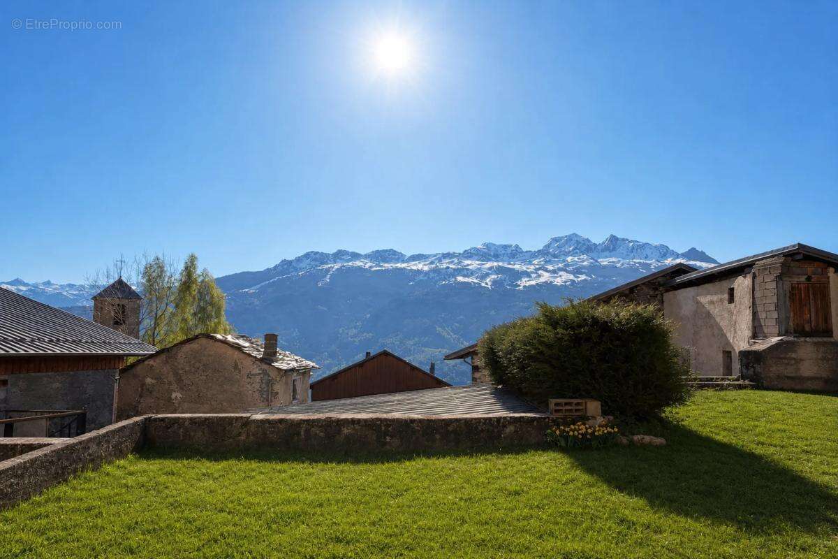 Grange et Maison Louée 300m², Fort Potentiel - photo 14