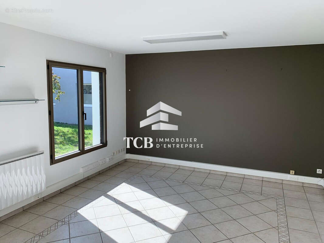 Commerce à BASSE-GOULAINE