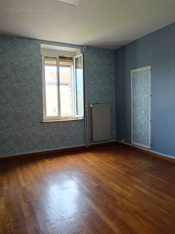 Sur la commune de RUSSANGE, maison mitoyenne F5. - photo 5