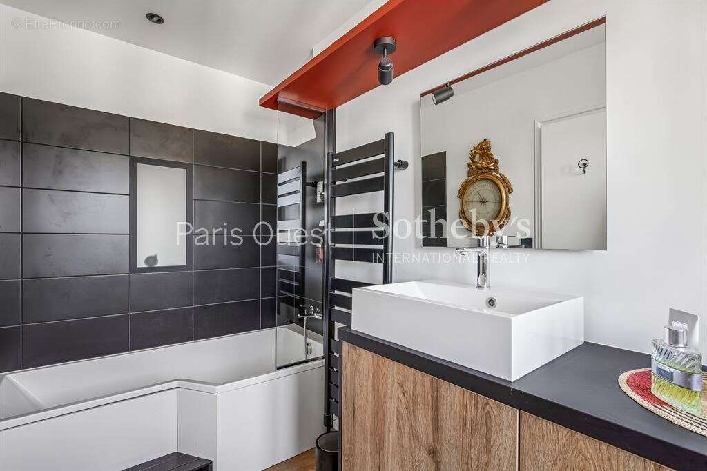 Appartement à NEUILLY-SUR-SEINE