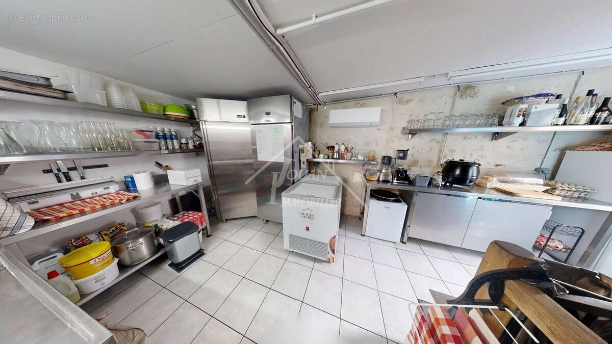 Commerce à CHARROUX