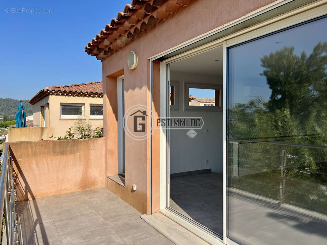 Haut de villa T3 avec jardin, garage et terrasse exposée plein sud   À proximité de Vidauban - photo 2