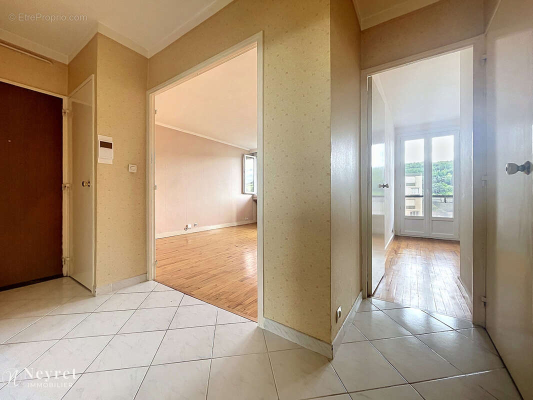 Appartement à SAINT-ETIENNE