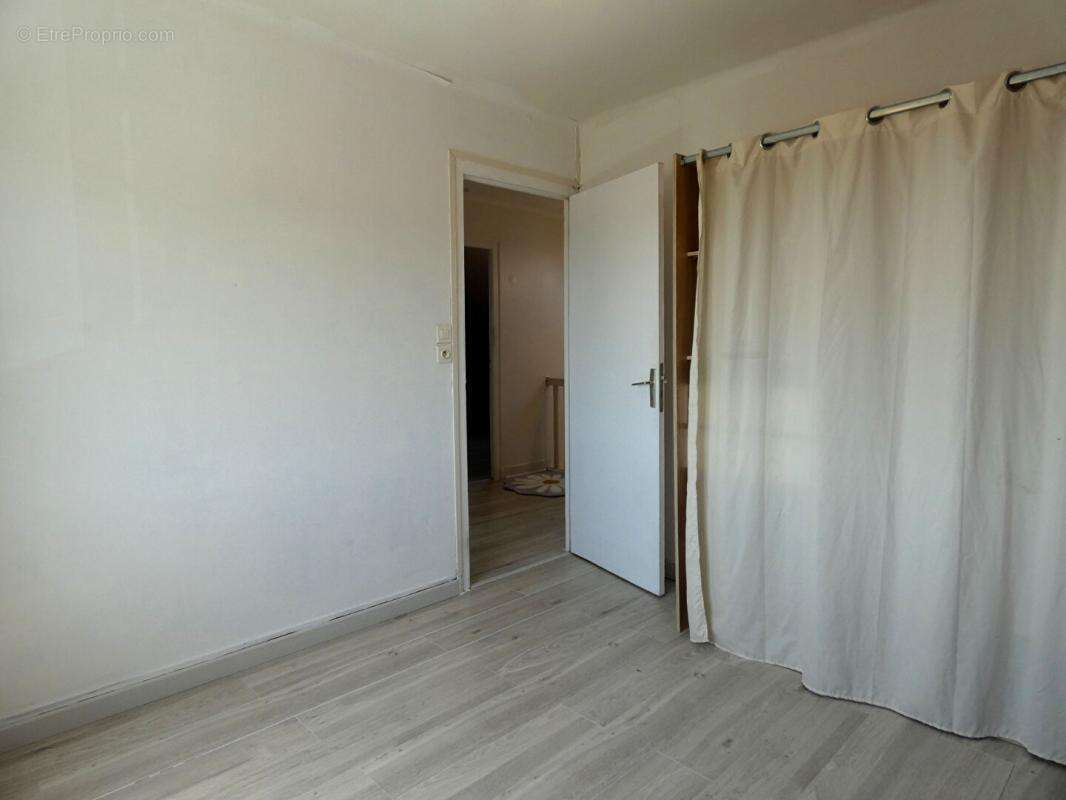 Maison de 119m2 avec 5 chambres, sur un magnifique terrain de1 794m2 : 3 garages, hangar, possibilité gîte ! - photo 9