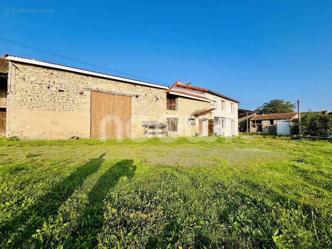 Maison à AIGUEPERSE