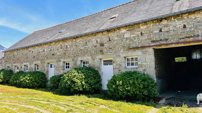 Maison à CAST