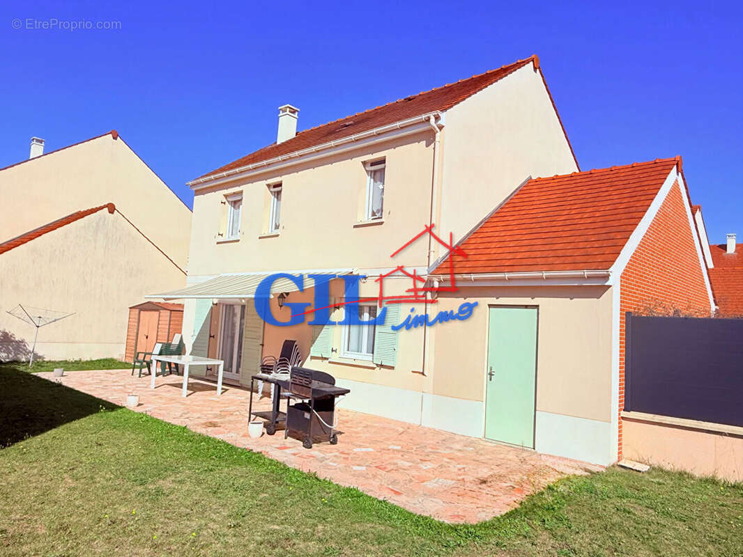 Maison à SAVIGNY-LE-TEMPLE