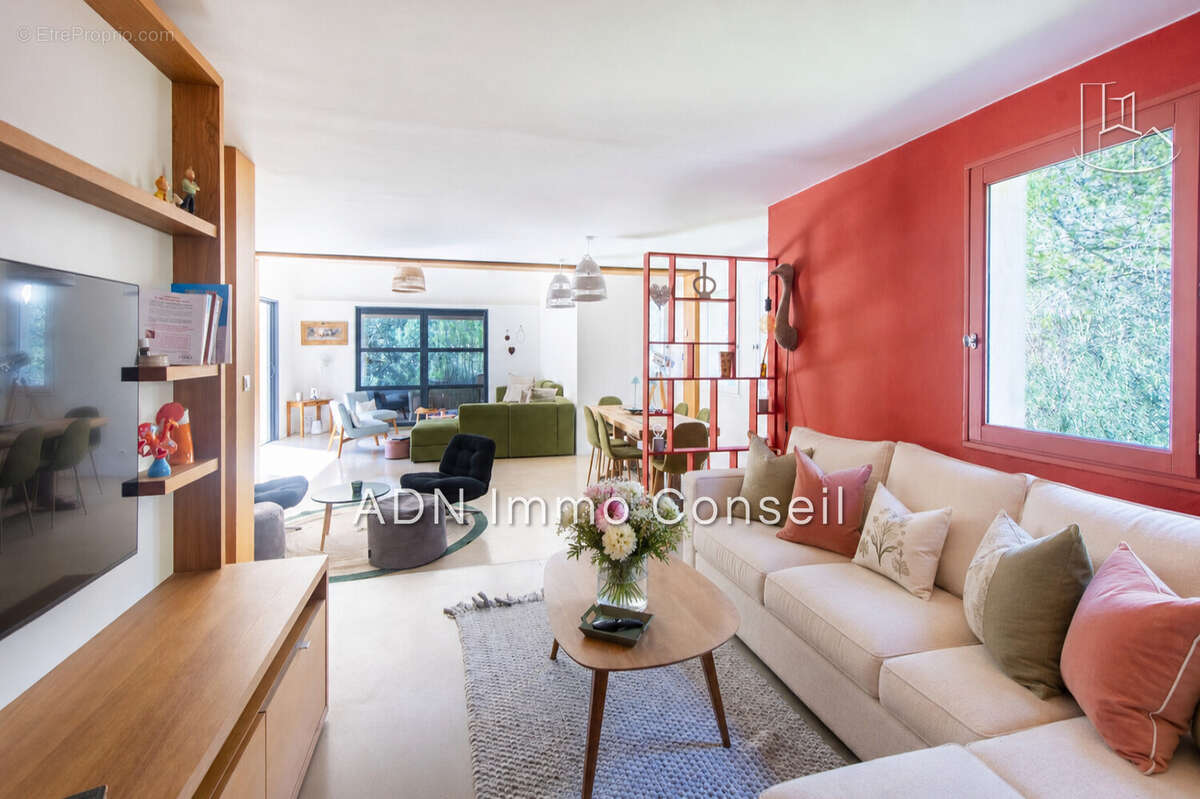 Maison 215 m² à Mallemort  - photo 7