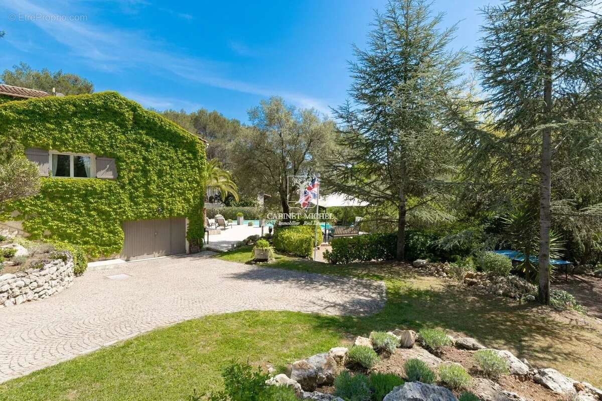 Maison à ROQUEFORT-LES-PINS