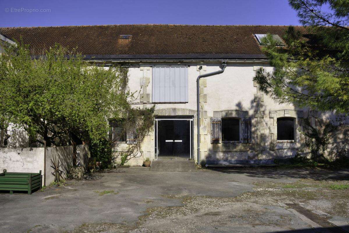 Maison à SAINT-JEAN-D'ANGELY