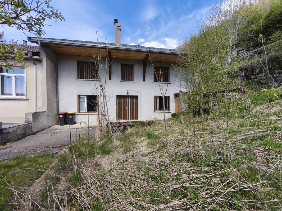 Maison à THEZILLIEU