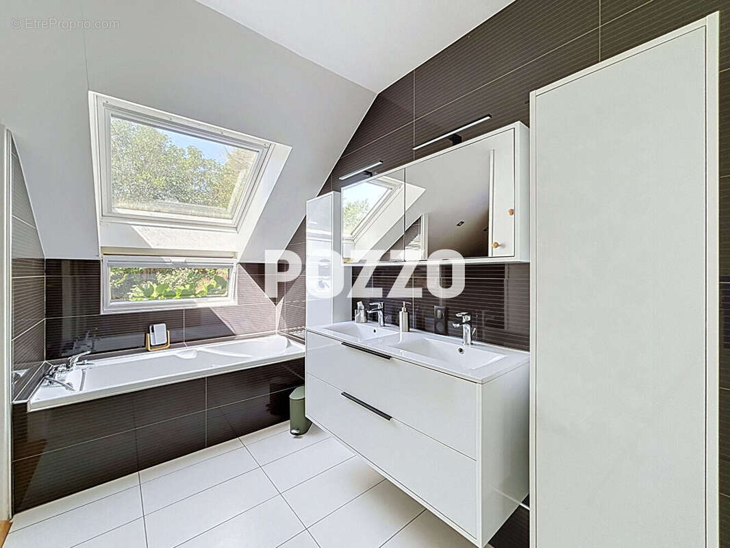 A vendre maison de 6 pieces (175 m2) a vire-normandie (14) - photo 10