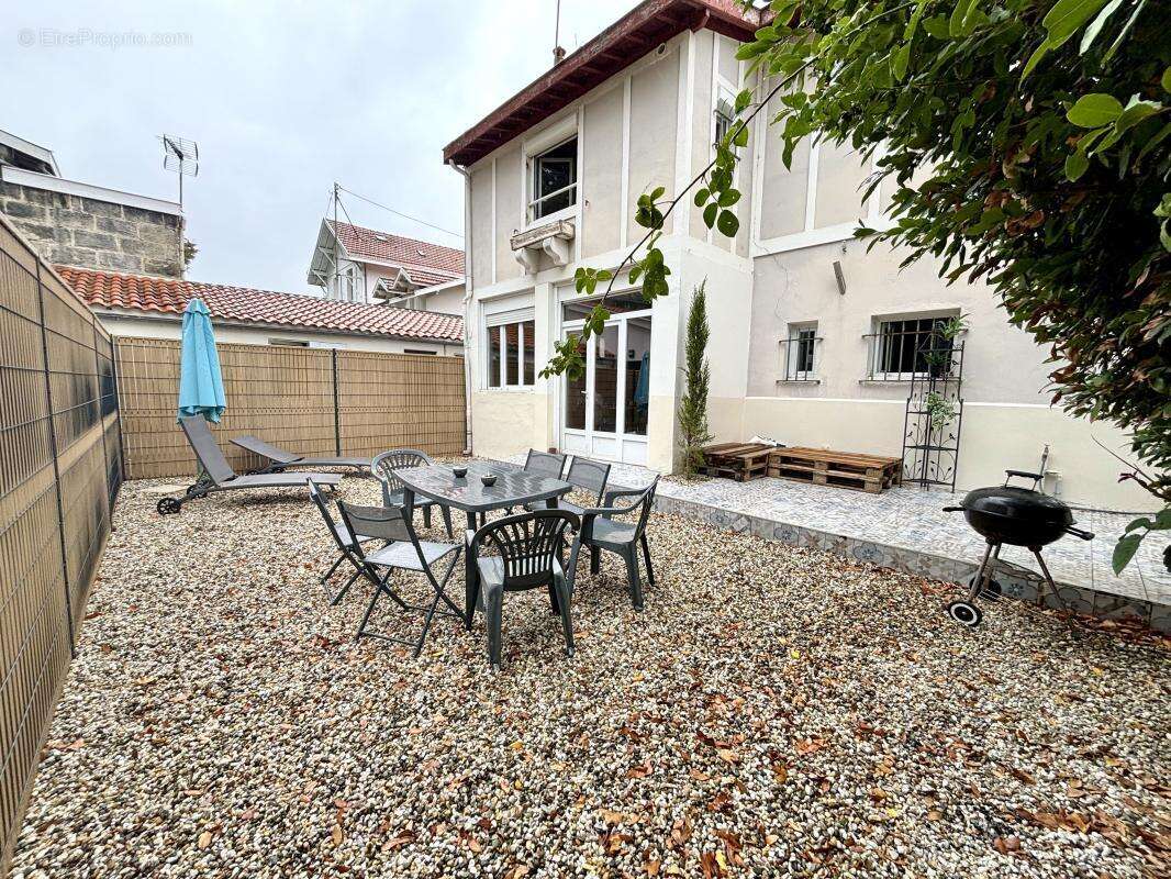 Appartement 140 m² à Pessac  - photo 2