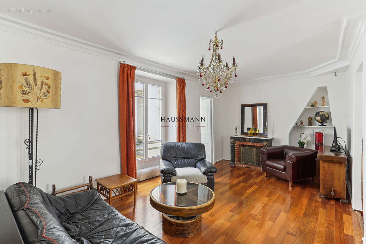 Appartement à PARIS-1E
