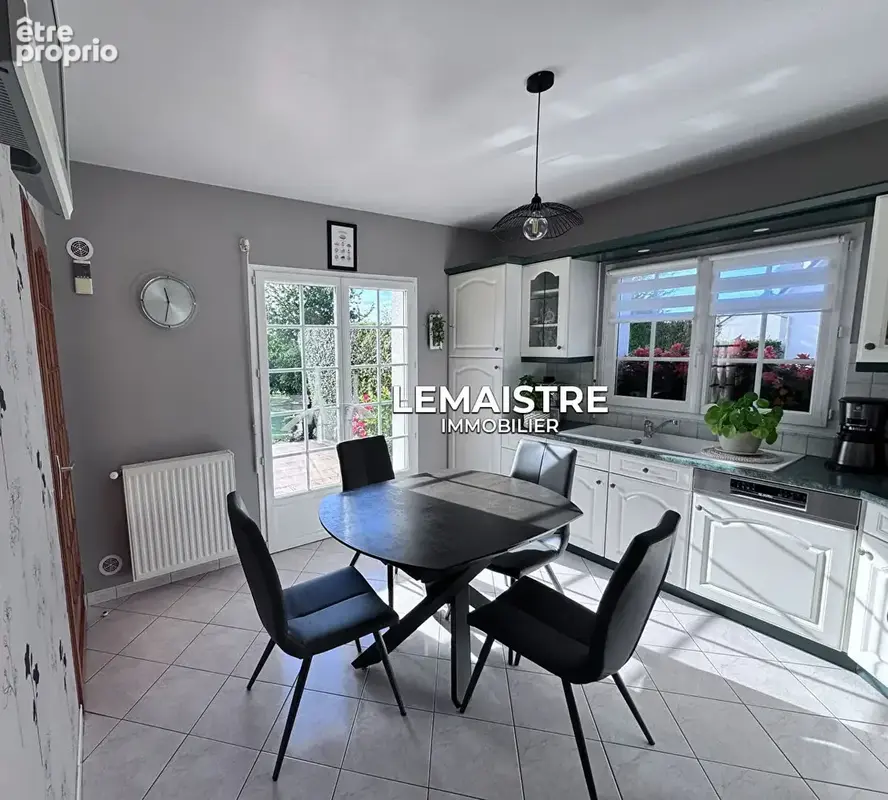 Maison à vendre - Goderville centre - 141 m² - 4 chambres - Vie de Plain-pied - Jardin - Sous-sol - photo 6