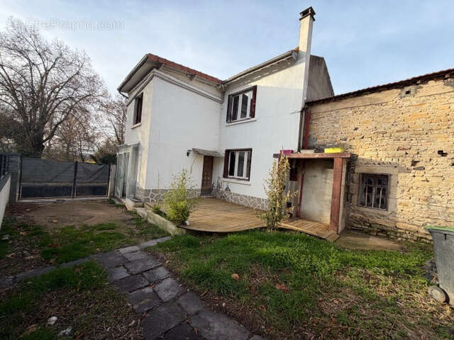 Maison à MARTRES-SUR-MORGE