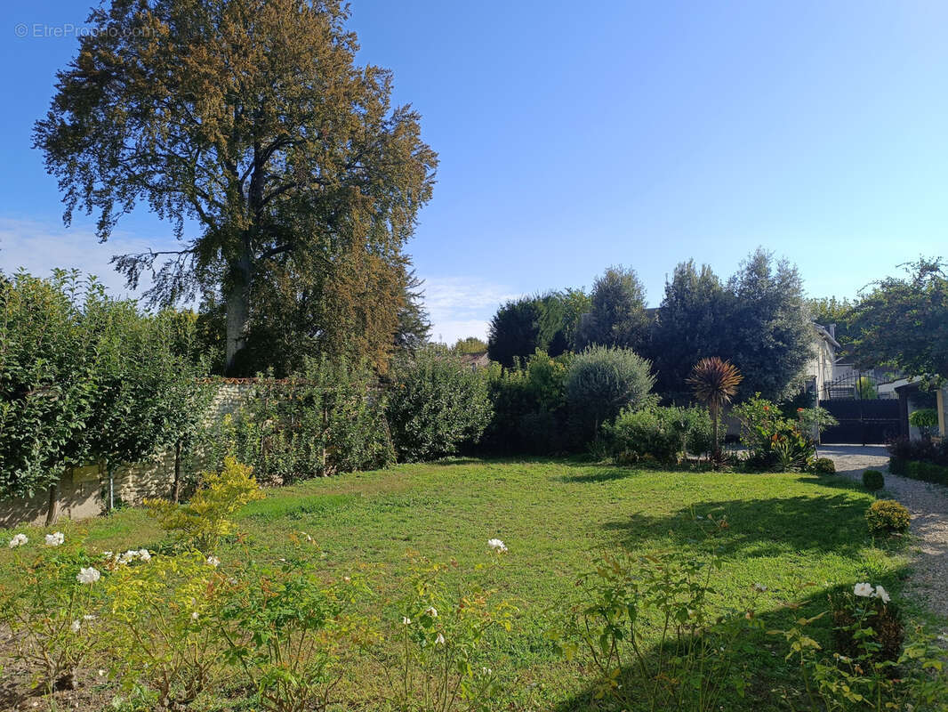 Maison à BARBEZIEUX-SAINT-HILAIRE