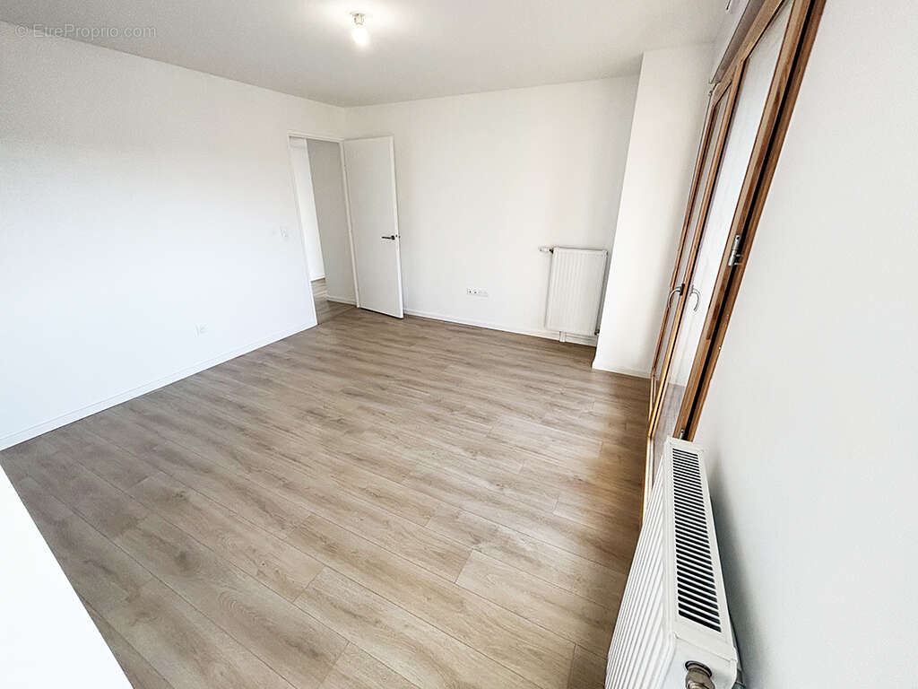 Appartement 82 m² à Saint-Cyr-L'ecole  - photo 4