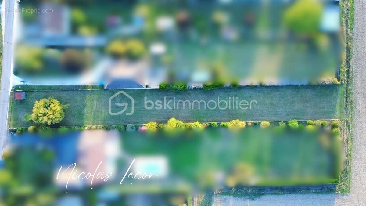 Terrain à MEHUN-SUR-YEVRE