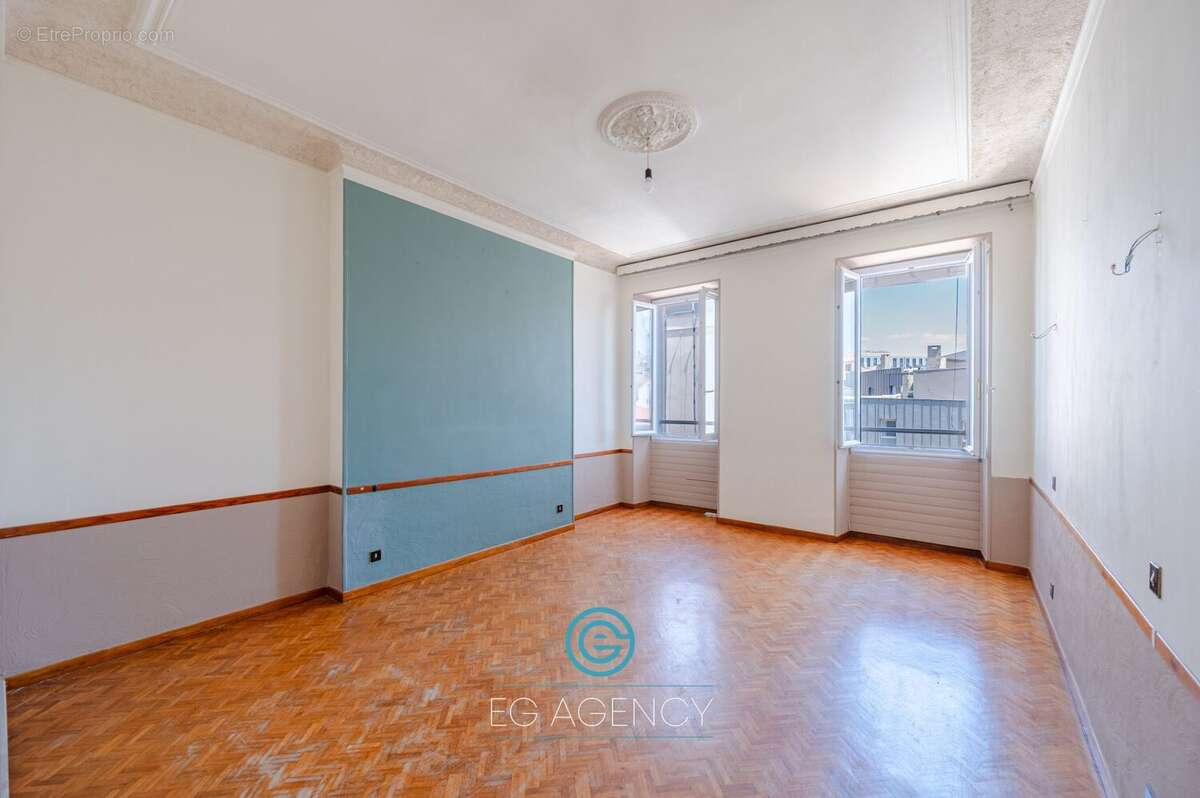 Appartement à MARSEILLE-2E