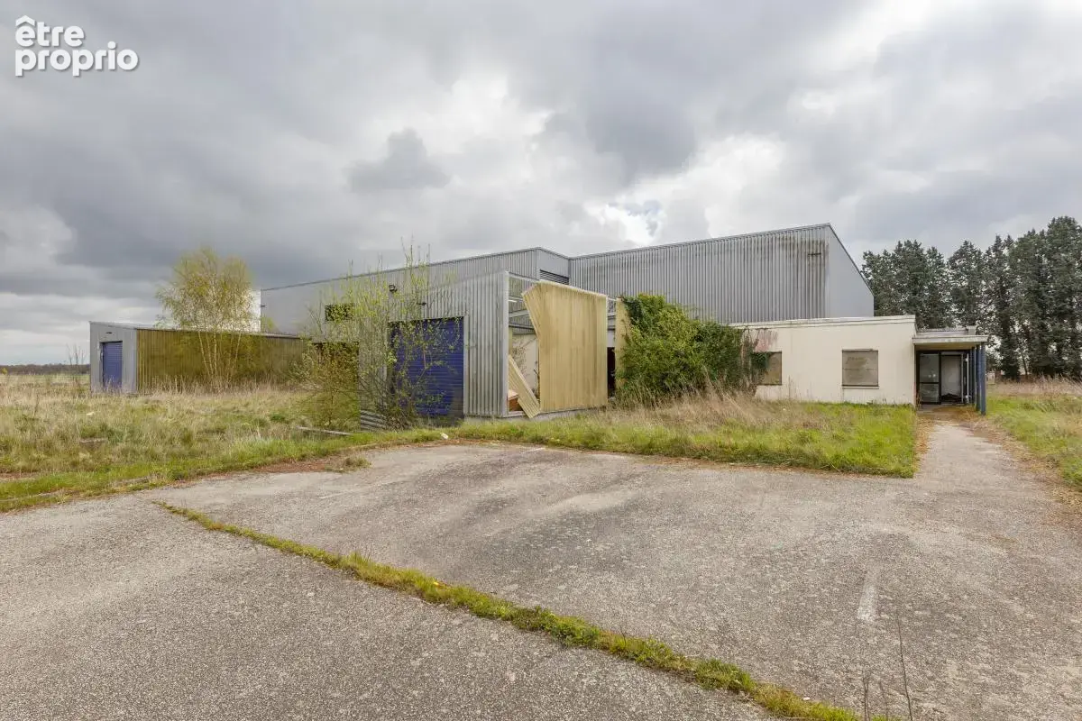 Local - 1 640 m² - Harcourt (27) - photo 2