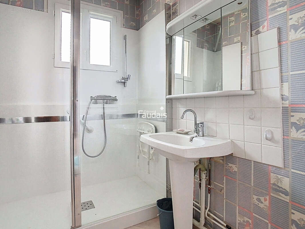 Appartement 87 m² à Saint-Lo  - photo 6