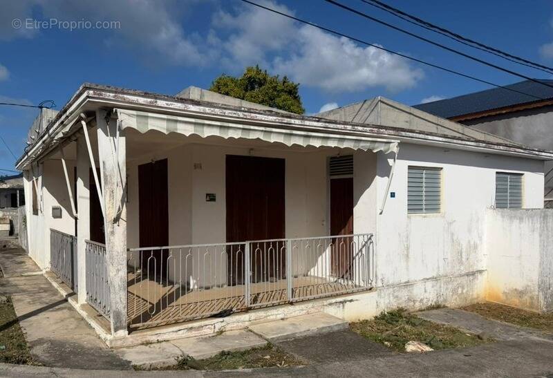 Maison à BAIE-MAHAULT