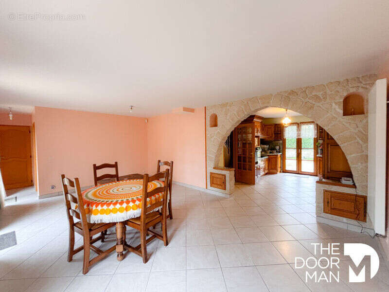 Maison à HOUDAN