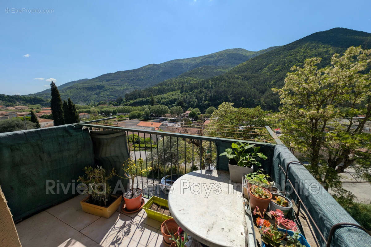 Appartement à PUGET-THENIERS