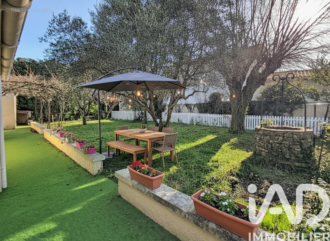 Photo 1 - Maison à ENTRAIGUES-SUR-LA-SORGUE