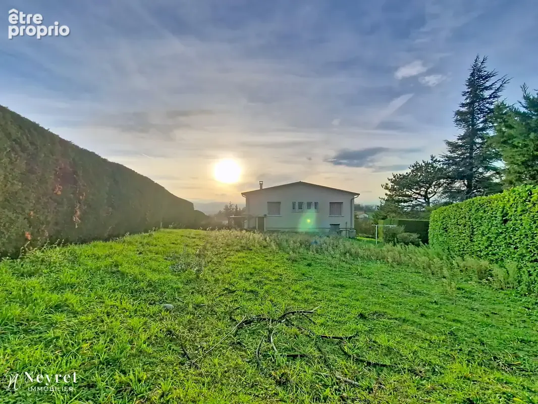 Photo Terrain à Communay au prix de 200 000€
