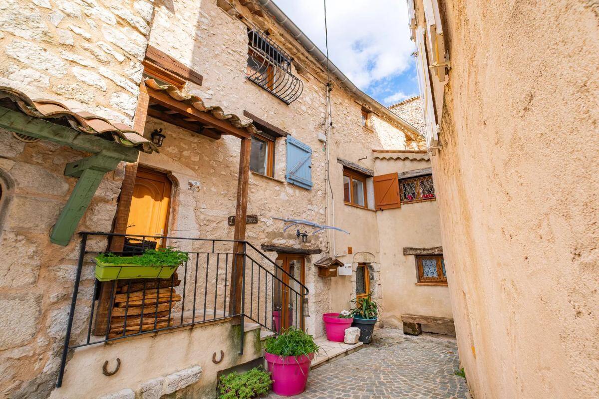 Maison à SAINT-VALLIER-DE-THIEY