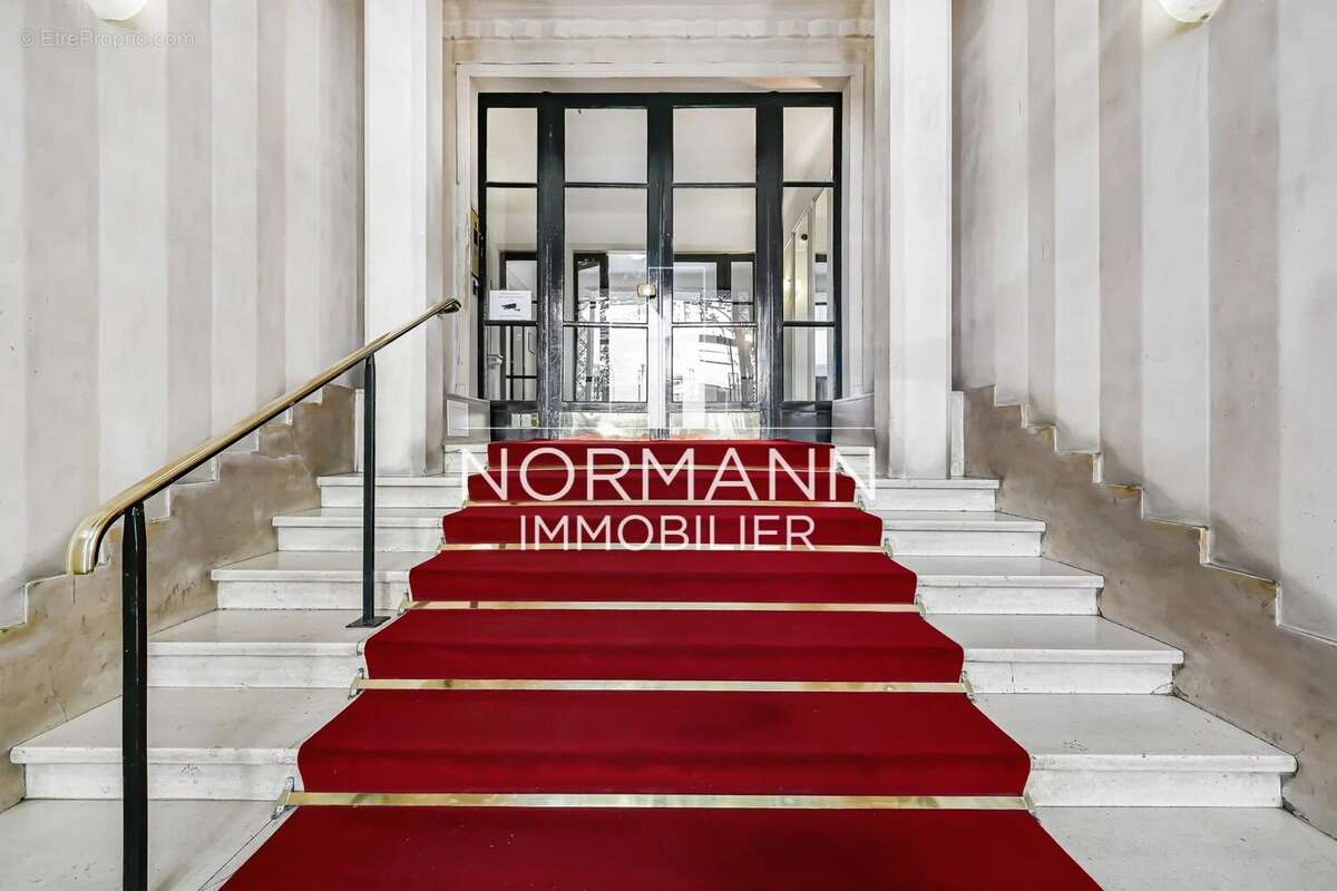 Appartement à PARIS-16E