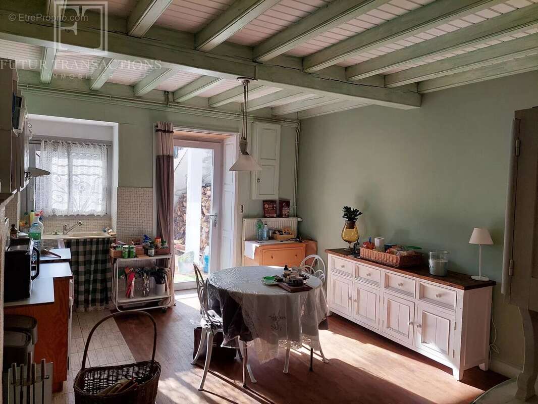 Maison à SAINT-FRONT-LA-RIVIERE