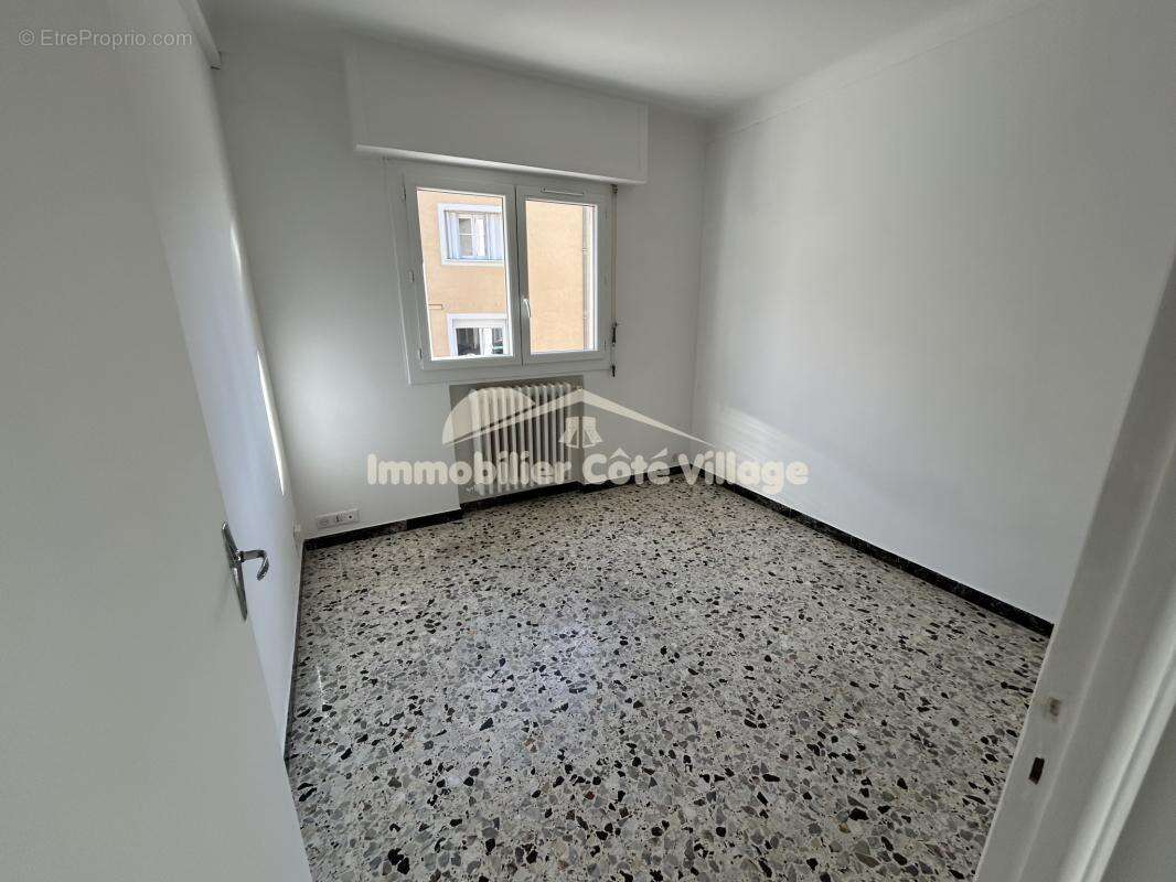 Appartement à CONTES